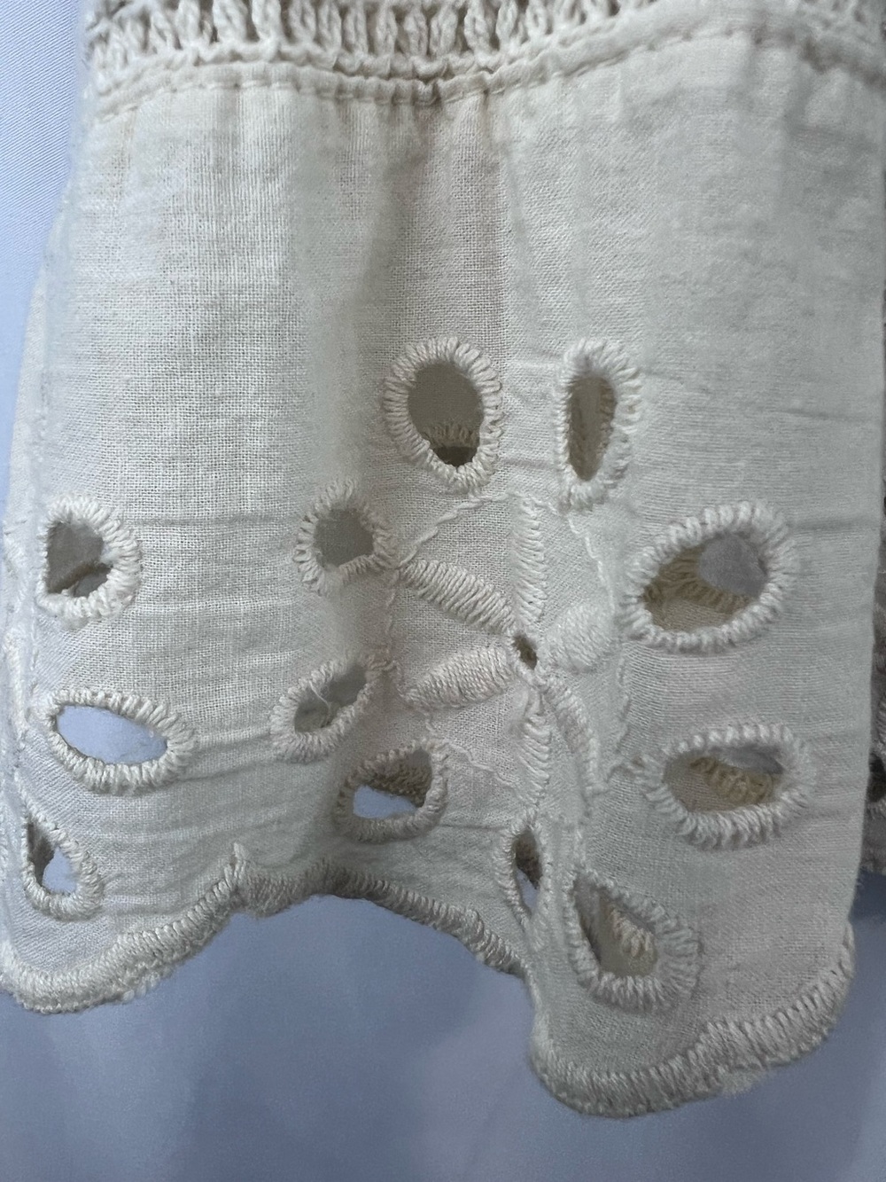 Jennifer And Grace Cream Eyelet Blouse Size Medium - Picture 9 of 12